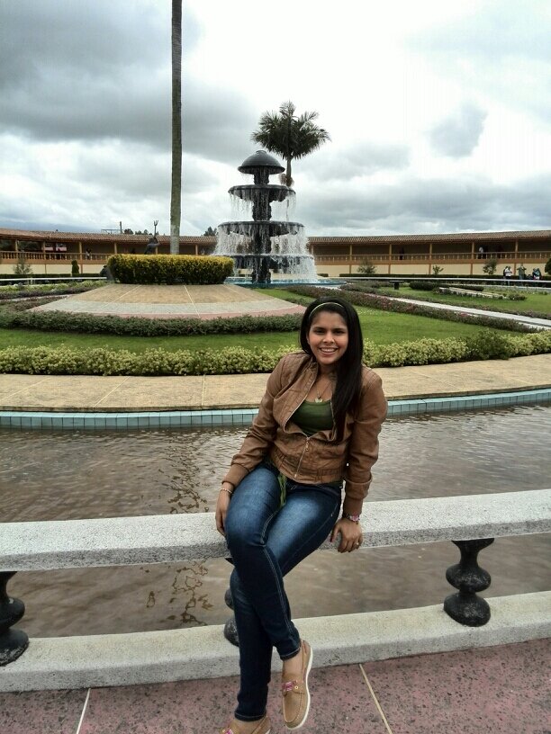 Me gusta bailar, pintar hacer deporte. soy sencilla!
mi pasion es la musica♥,cantante de @orq.lagranfamilia