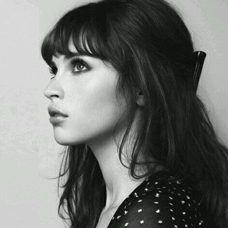 Time Lady. @OnVengefulWing's little sister. Illusionist, swordswoman, sharp as a pin. Currently deceased. (RP)