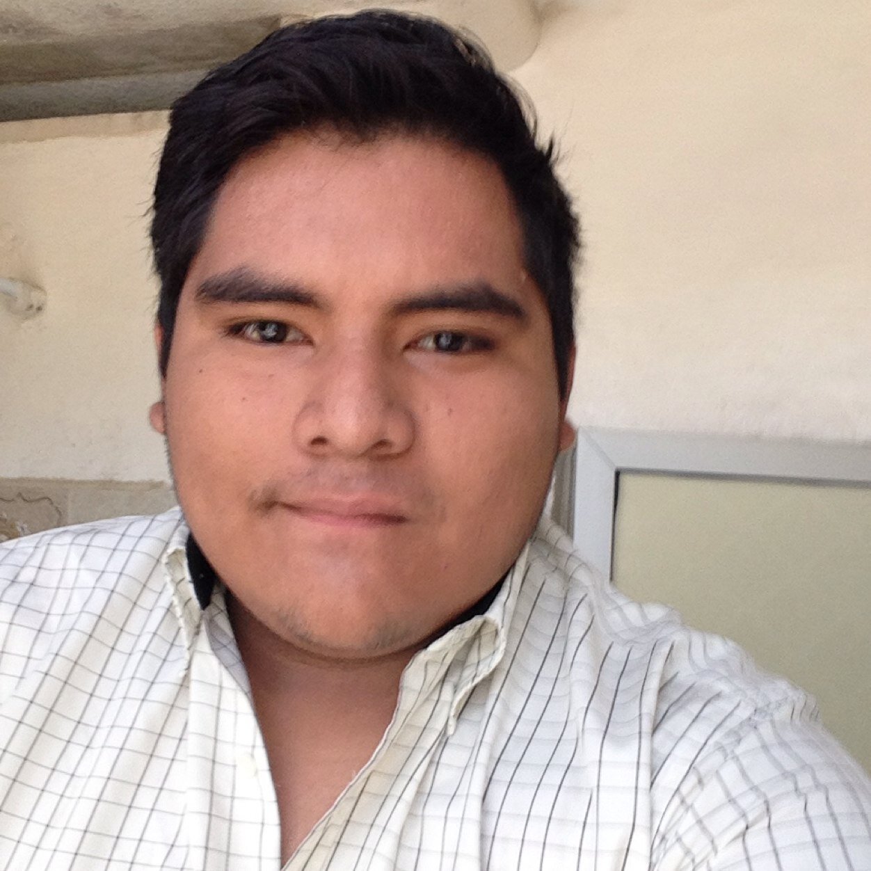 Administrador de profesión, bebe por accidente, comelón & gordo de corazón, relajiento por convicción. 

            Solo (18+). [This is a parody]