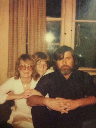 stay at home mom and grandmother of 2, I'm into all things Android, I vape (no more stinkies for me),still a huge fan of Metallica and all things pop culture