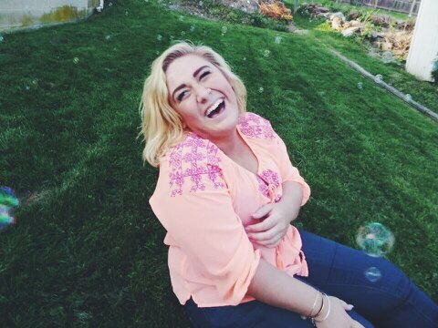 this is a fan account for Chelsea. nothing but love for her.