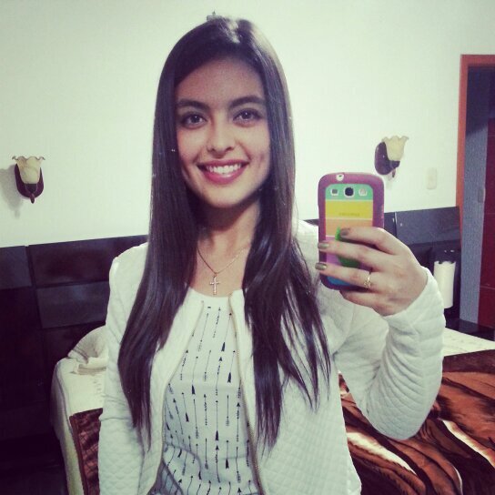Estudiante de Medicina                                                       Instagram   alejandra_q