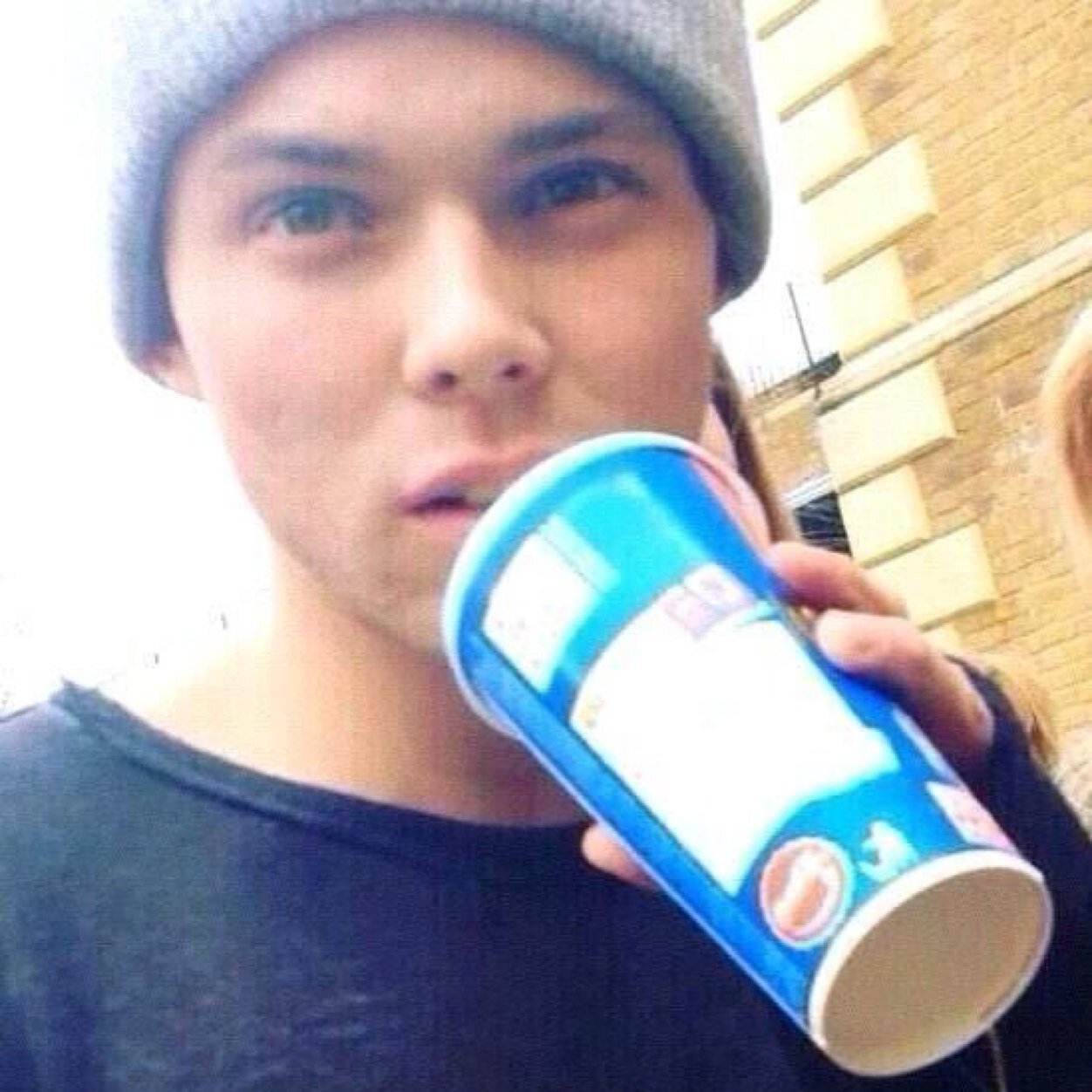 follow @paynoxhemmo bc ily
