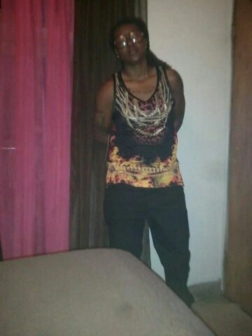 23 young and trying 2 get it!!!!!!!!! Make da money don't let it make you!!!!