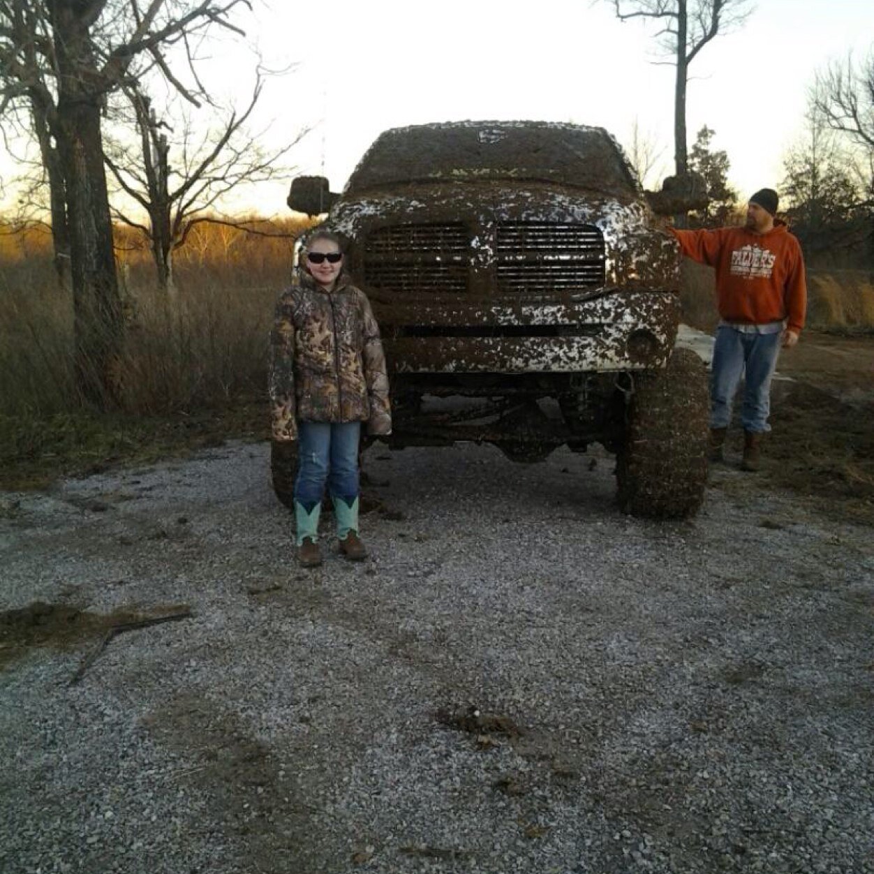 Hey im 12 years old. Im in the 6th grade! I like to go mudding! Hunting and racing. I love my farm . # 270-493-6588. Single