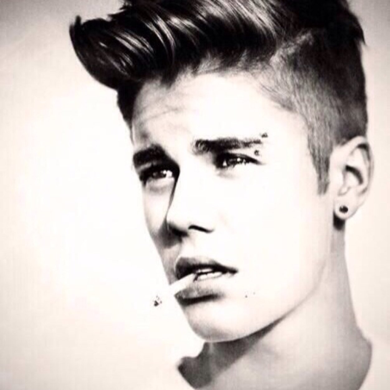 I gave you a free follow so GO FOLLOW MY MAIN ACC @justinftmagcuhn I follow back there, just ask :)
