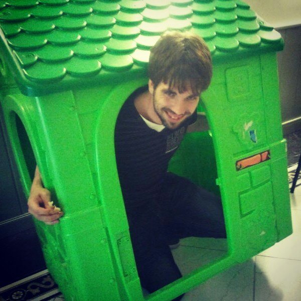 adriansenssens's profile picture. Twitter oficial de Yoldi. Hijo del biribiri de Iruña. Profesional en llevar la bragueta desabrochada. Domador de espejos. Mi gran sueño es no despertarme nunca