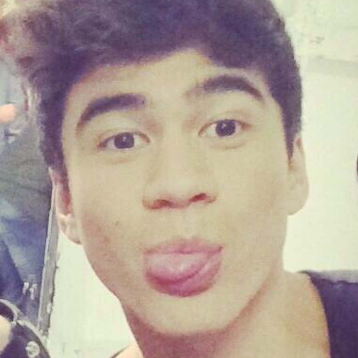 Hello you are beautiful please follow @hoodbucks for this follow and simply ask her for a followback! Love you