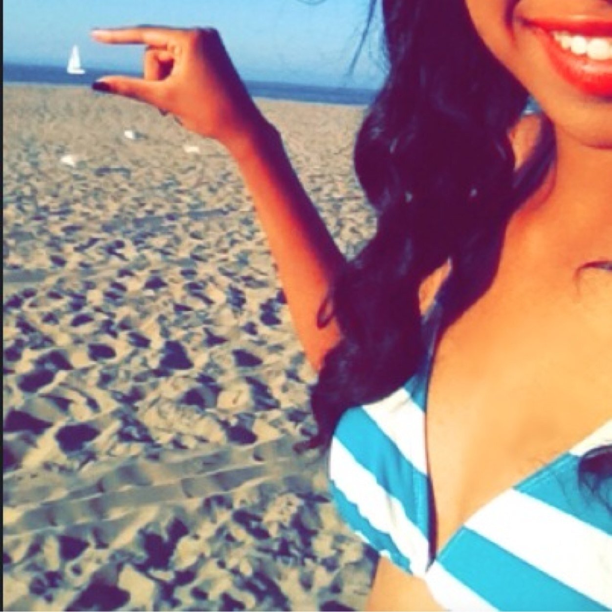I'm just a girl living in sunny California tweeting about my life as a Californian.