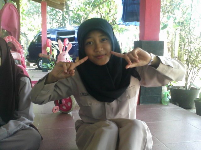 Rinifitria15's profile picture. waktu itu adalah hidup.. dan hidup perlu diperjuangkan