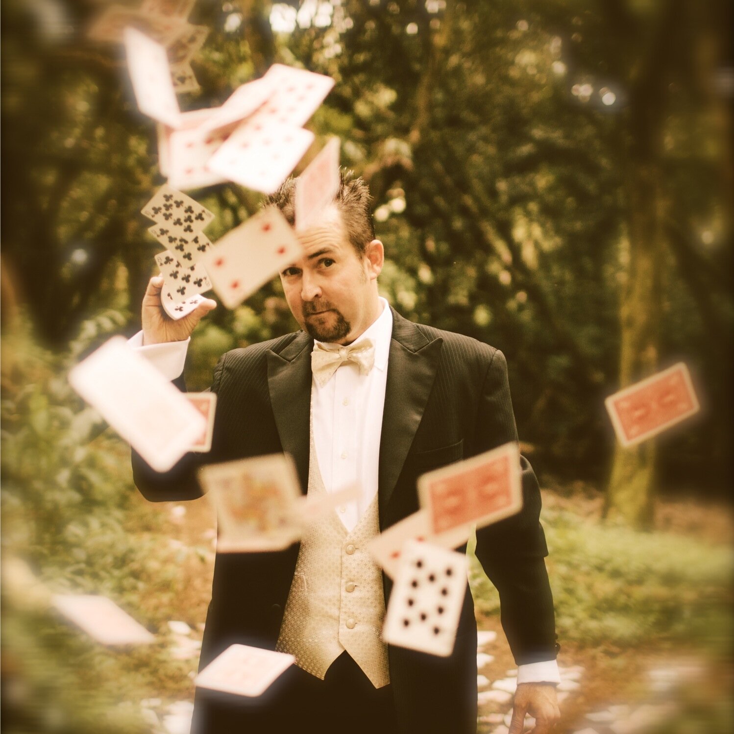 Fulltime Corporate Magician.  I perform all of the world at corporate events and exclusive parties.  Close-up magic, Mentalism, and Stage performances