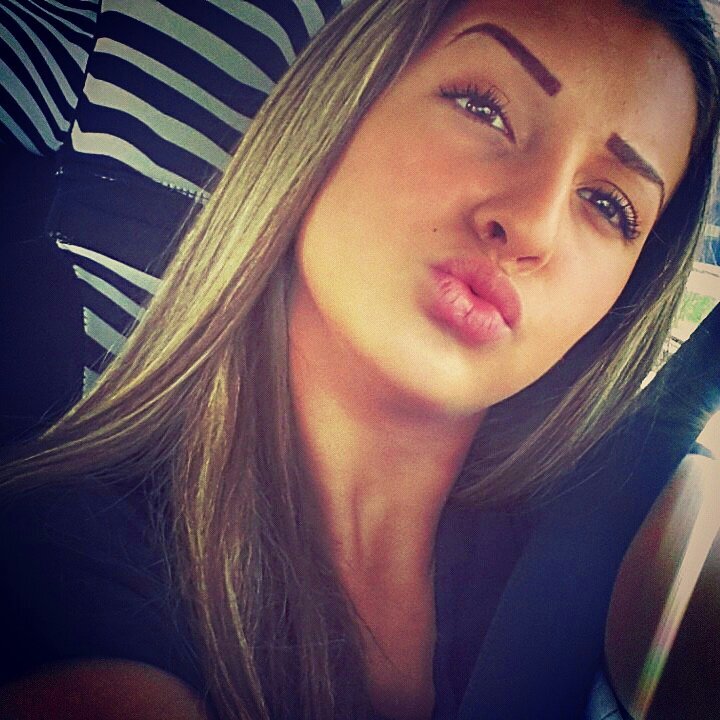 IG : DikkeKusNaomix_    je praat veel maar je segt niks je haat veel want je bent niks dus wees stil en ken je plek bitch ♡♥