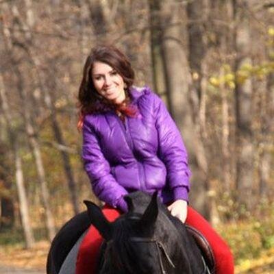 Приветствую всех. Стараюсь общаться весело. Просто люблю обсуждать разные новости. В жизни раскрепощенная.