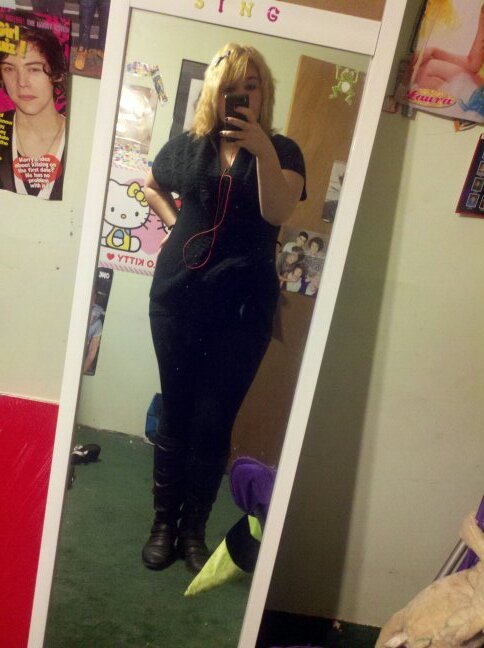 Singer/writer/actress/BVBARMY/botdf Uxy, MA, Norfolk Aggie class 2018 And i have a whatever, not a boyfriend,a whatever :)