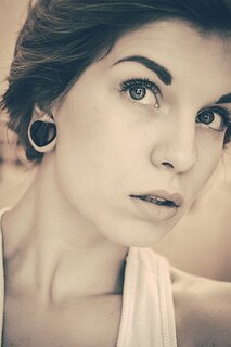 El amor es el triunfo de la imaginacion sobre la inteligencia.