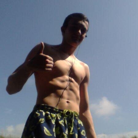 Sandzzejs's profile picture. Kas ir labāk - būt par raibu taureni,un redzēt pasauli pelēku,vai būt pelēkam akmenim,un redzēt pasauli krāsās? /Ziedonis