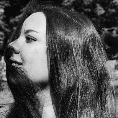 Я очень коммуникабельная как человек. Родилась в интересном городе. Стараюсь думать не как все. Люблю все новое.
