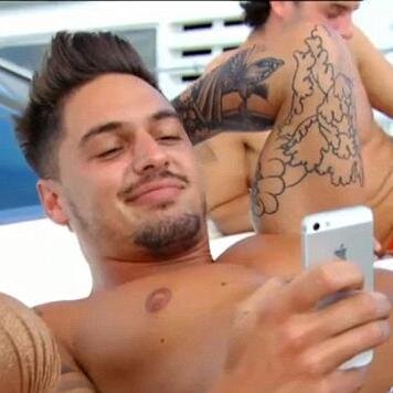 topbillioner's profile picture. If you want to be successful don´t look back