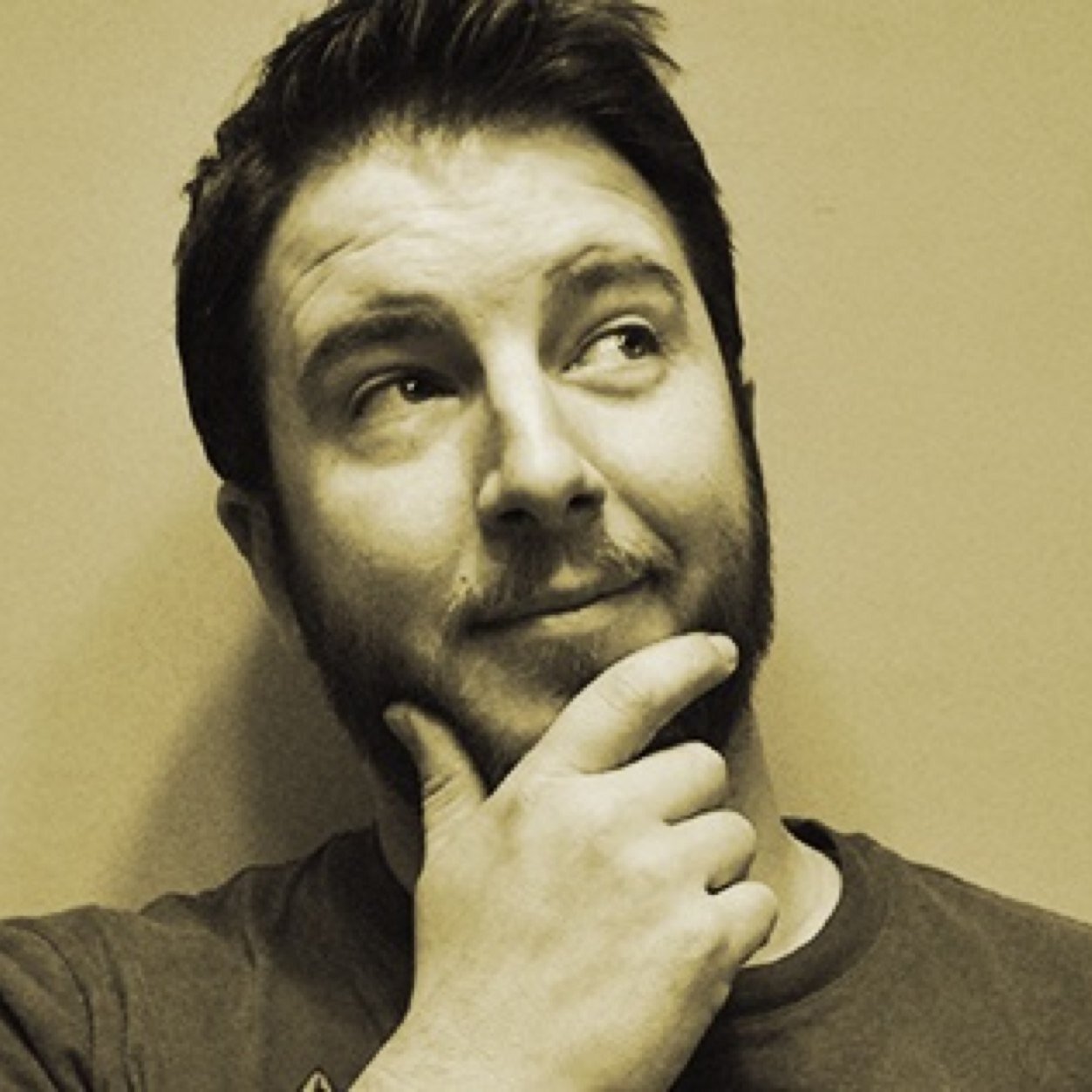 ramonrull's profile picture. Definitivamente me quedo en el pixel. Trabajando en branding