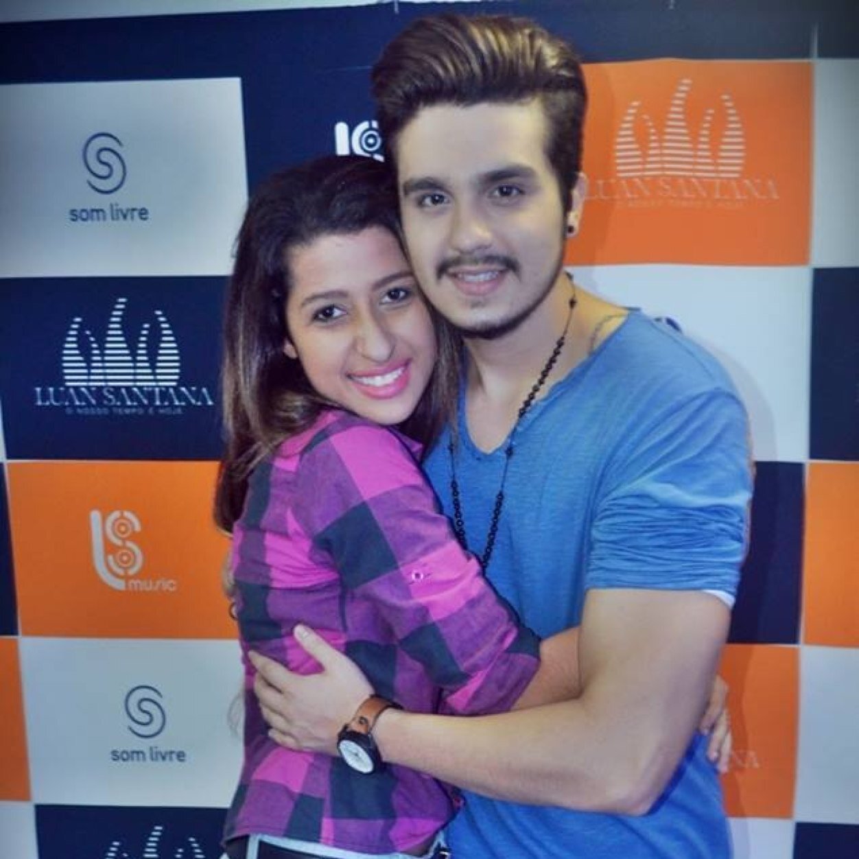 SE MEU CORAÇÃO SOUBESSE FALAR,ELE GRITARIA SEU NOME Á CADA BATIDA @luansantana Seguido pela:Marloca,Laurinha e McMaloka Madrinha:Marloca (@MarlaPTeixeira