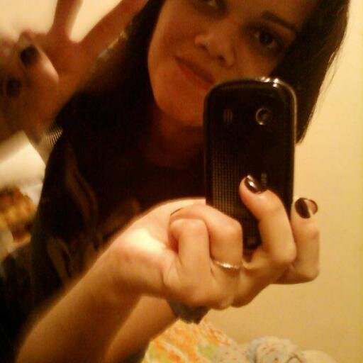 a menina do fone de  ouvido ☊  ^^