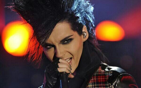 I don't need no sympathy.
I won't cry and whine.
Life's my light and liberty
And I shine when I wanna shine! #ALIEN