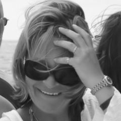 MisizKeuls's profile picture. Strong əfinətē for dogs 🐶 strong americano ☕️ (no, not with milk!), hearty laughs 🙃 and strong cocktails🍸