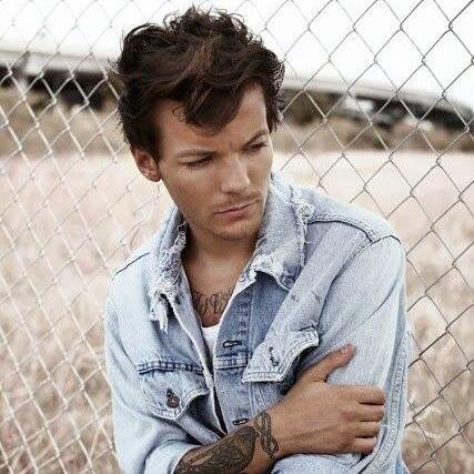Nassima.I'm 16y.I enjoy my life to the fullest.My idol @OneDirection. #Directioner I'm Louis's girl 3