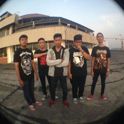 band yang diisi 6 orang anak anak manusia ||vocal : chebe | gerry | drummer : agung | gitar rizal | leandro | bassist : yovie || cp : 74fda32f ||08987998987