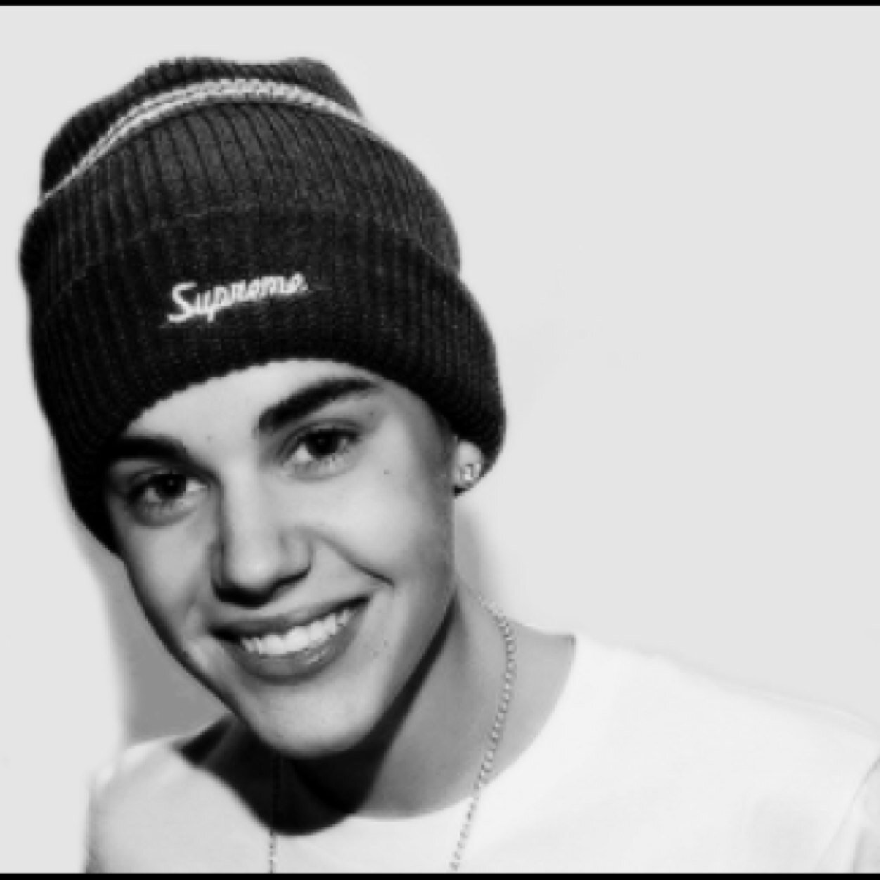 i'm a belieber, mahomie, directioner, arianator, selenator and smiley ❤but justin and austin are the best❤