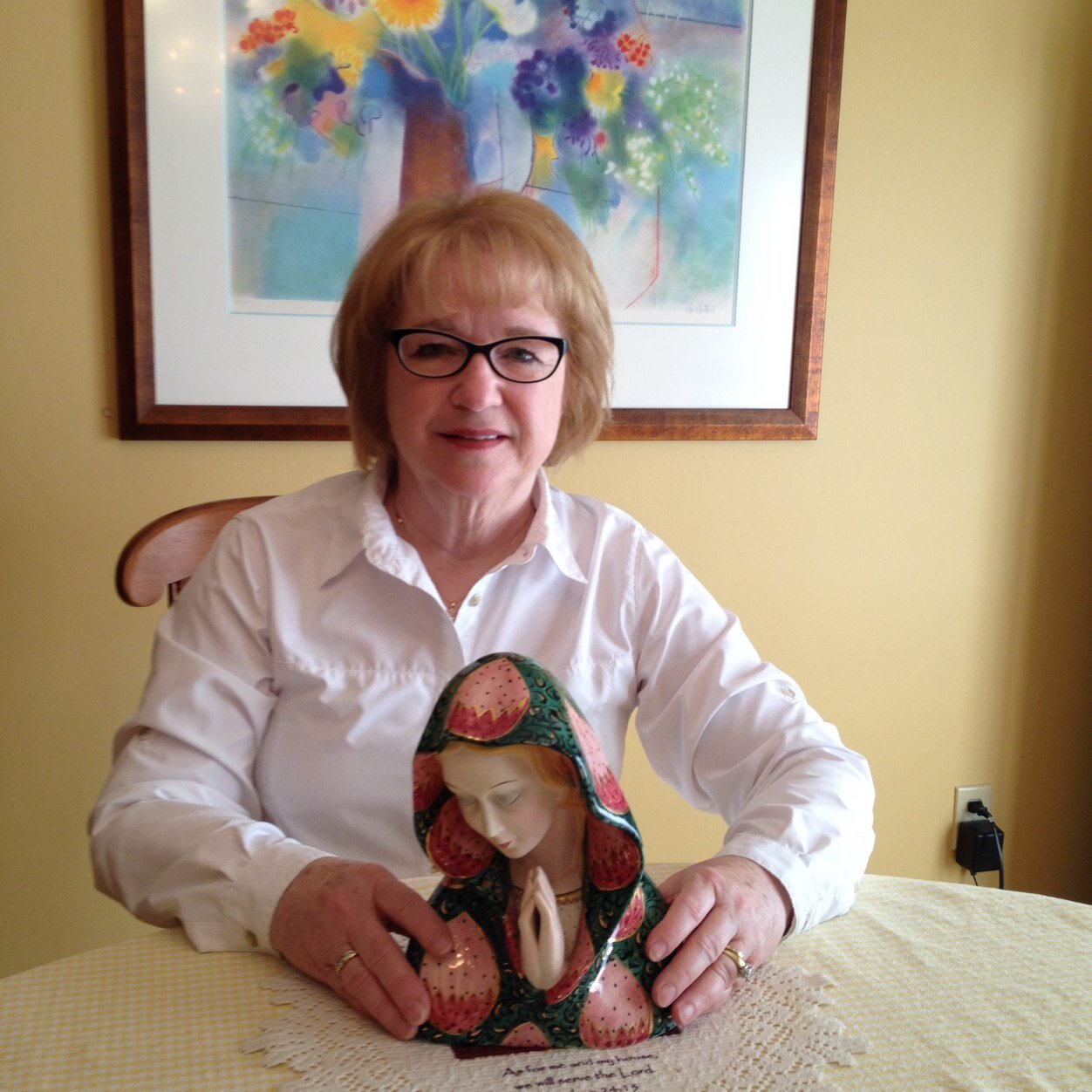 WWLC's profile picture. Catholic woman!