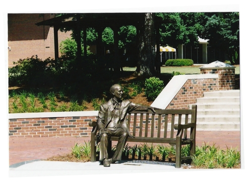 Mercer University Atlanta offers undergraduate degree completion and graduate degrees from six colleges and schools to over  2,400 students.