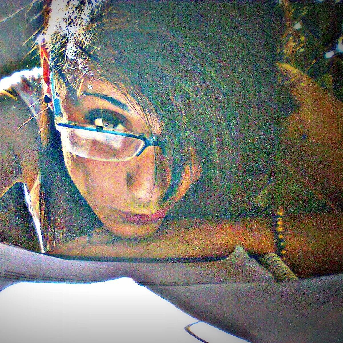 Soy exactamente lo que nadie esta buscando . Soy lo que siento ,digo y pienso. Mi mejor yo . ah!! y Estudiante de licenciatura  en Trabajo Social.