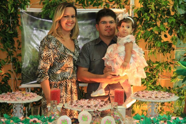 Serva do Deus Altissimo, Estudante de Fisioterapia, Casada com Samuel Serrano, Mãe de Maria Luiza! Feliz e Realizada.