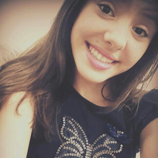 Sou fa do Justin Bieber, amo skate e surf .