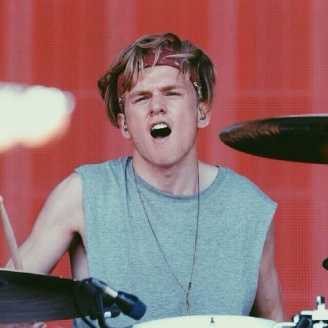 Free follow from @beggingthevamps