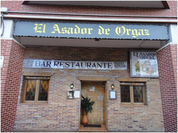 Especialistas en cordero y cochinillo asado en horno de leña tradicional. Además de gran calidad en carnes y pescados salvajes.Reservas:91 7590701 / 625141888