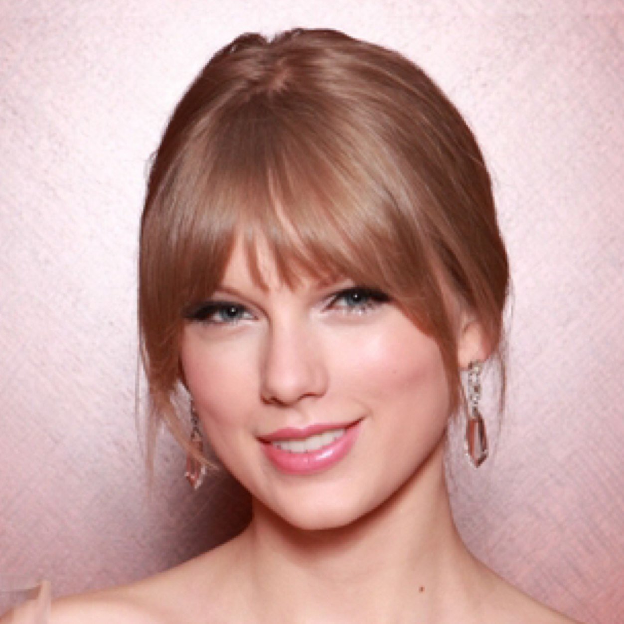 Hey guys! I'm a guy swiftie living in Nashville. :) Red is my favorite album and I saw the tour twice. Wanna know more? Ask!