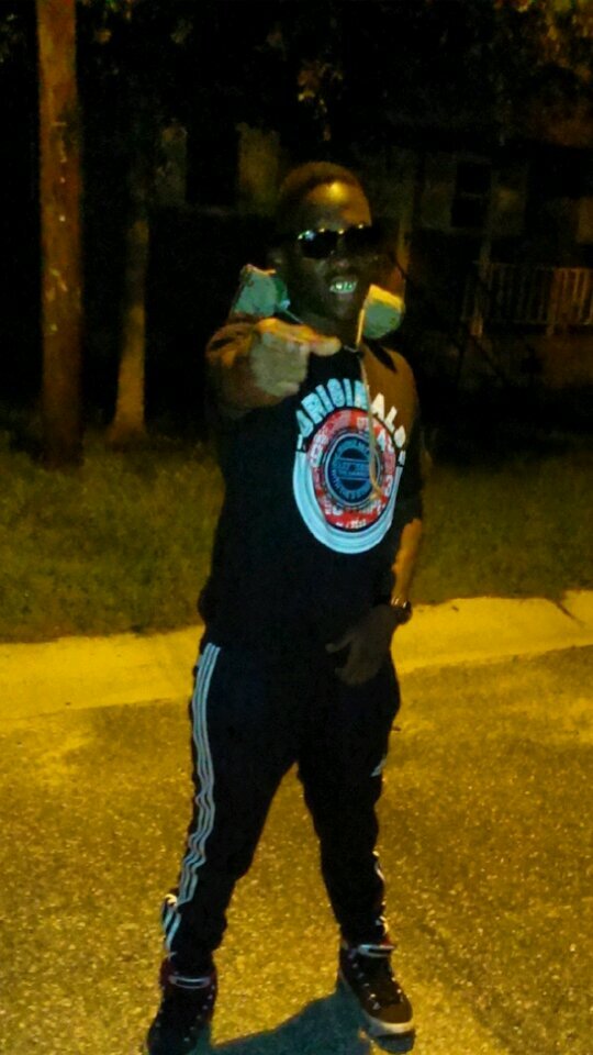 Julio_sosa_s's profile picture. idgaf if it not bout money