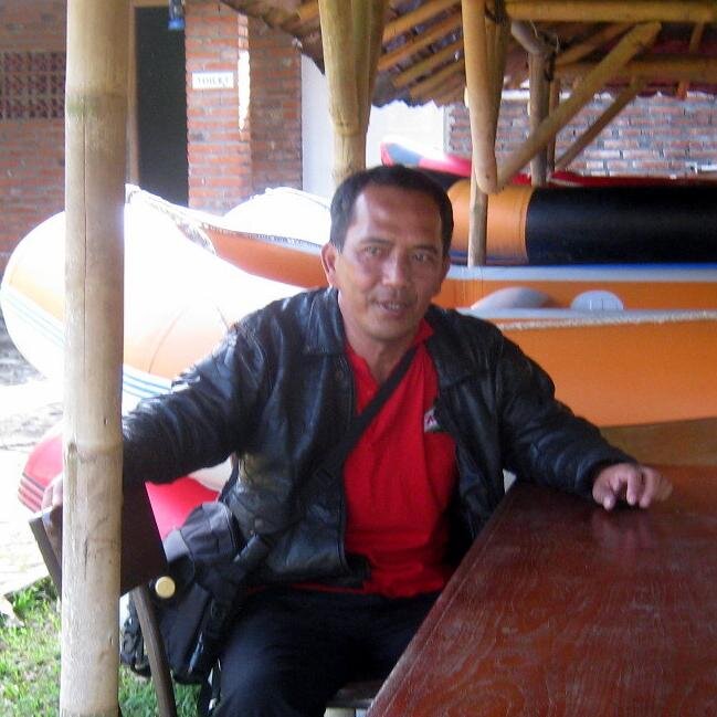 DALAM DIAM DENGAN CARA BERBEDA, MENCOBA MERENDA HIDUP