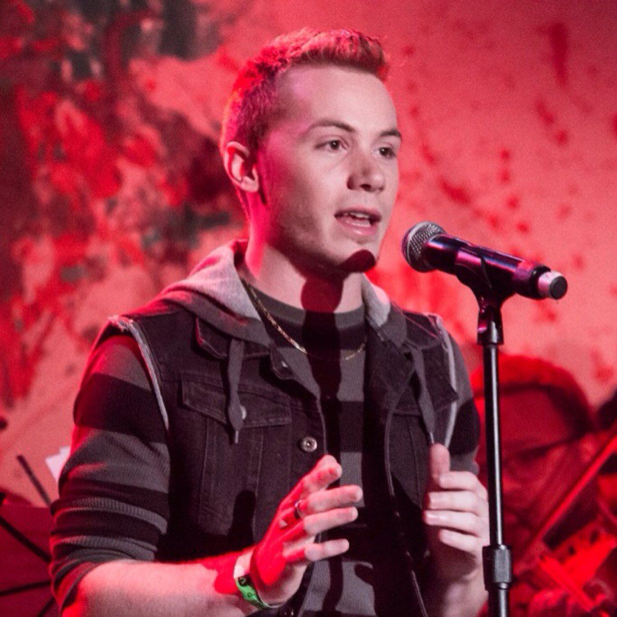 Bilingual Singer / Songwriter / Actor / Dancer BCO Media, Inc. info@bcomedia.com

Instagram: callensnyder