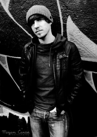 Seattledirt's profile picture. Singer for @Dirtswitch, songwriter, Triumph Bonneville motorcycle owner, alternative rock enthusiast.