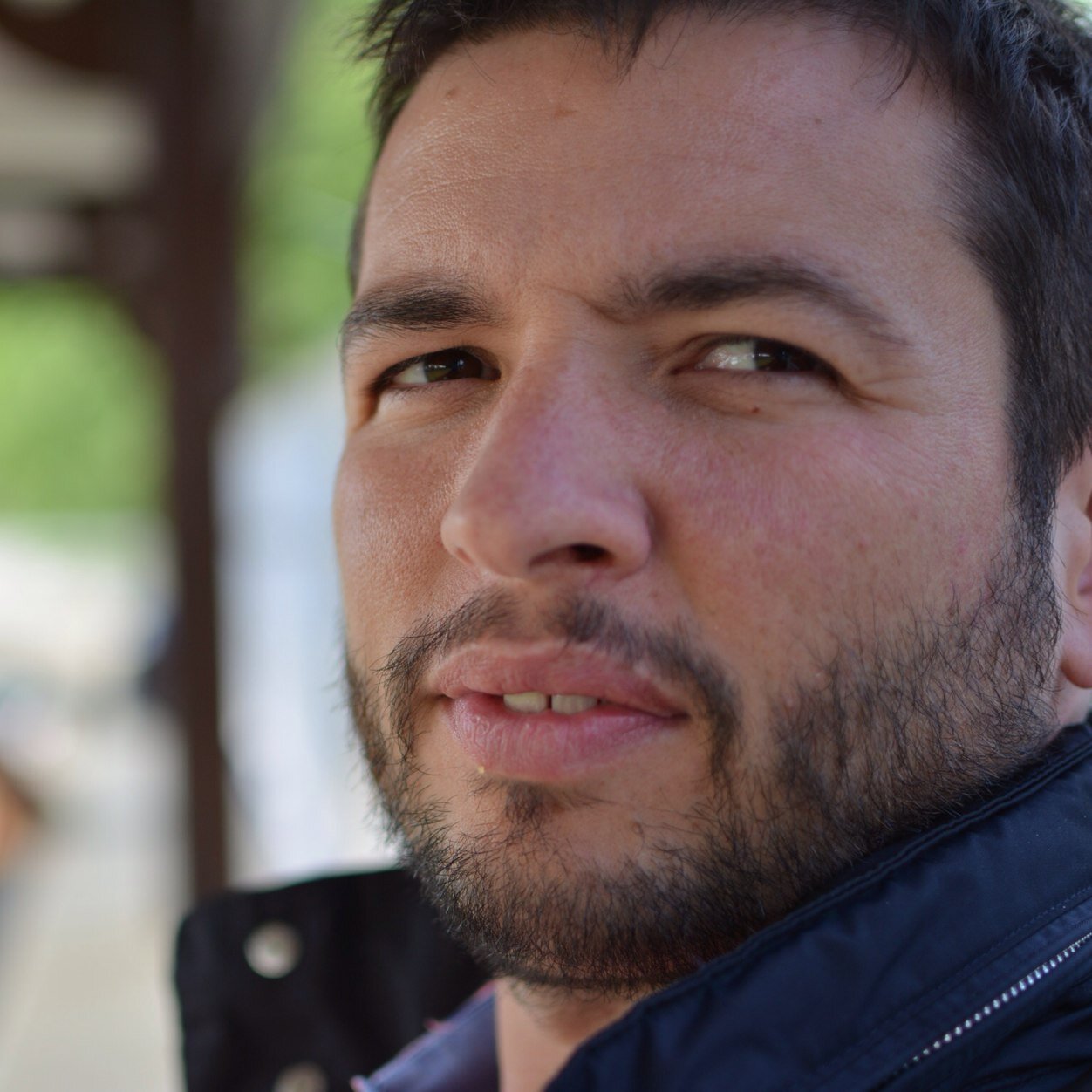 Centro mi conocimiento en la tecnología, me gusta analizar redes y la cantidad de información que emerge de ellas. Consciente que lo que uno calla, comunica.