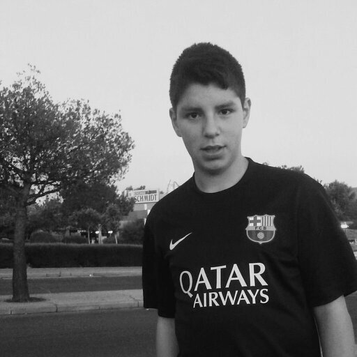 Amante de la música // Salir con mis amigos // Mi pasión es el fútbol y soy deportista // Jodiendo sonrisas desde el 2000 // ▬♥