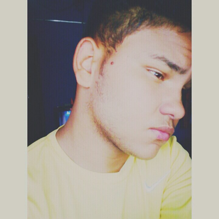 Sigueme; @iBuho. IG; Amebarz. Mi teclado está lleno de tweets, solo me falta descifrarlos.
