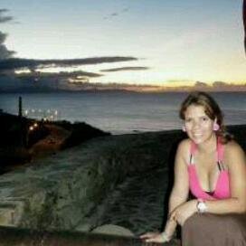 Mamá y esposa enamorada. Maestra de primaria. Siempre agradecida a Dios. Con gran esperanza por la sanación de mi país.