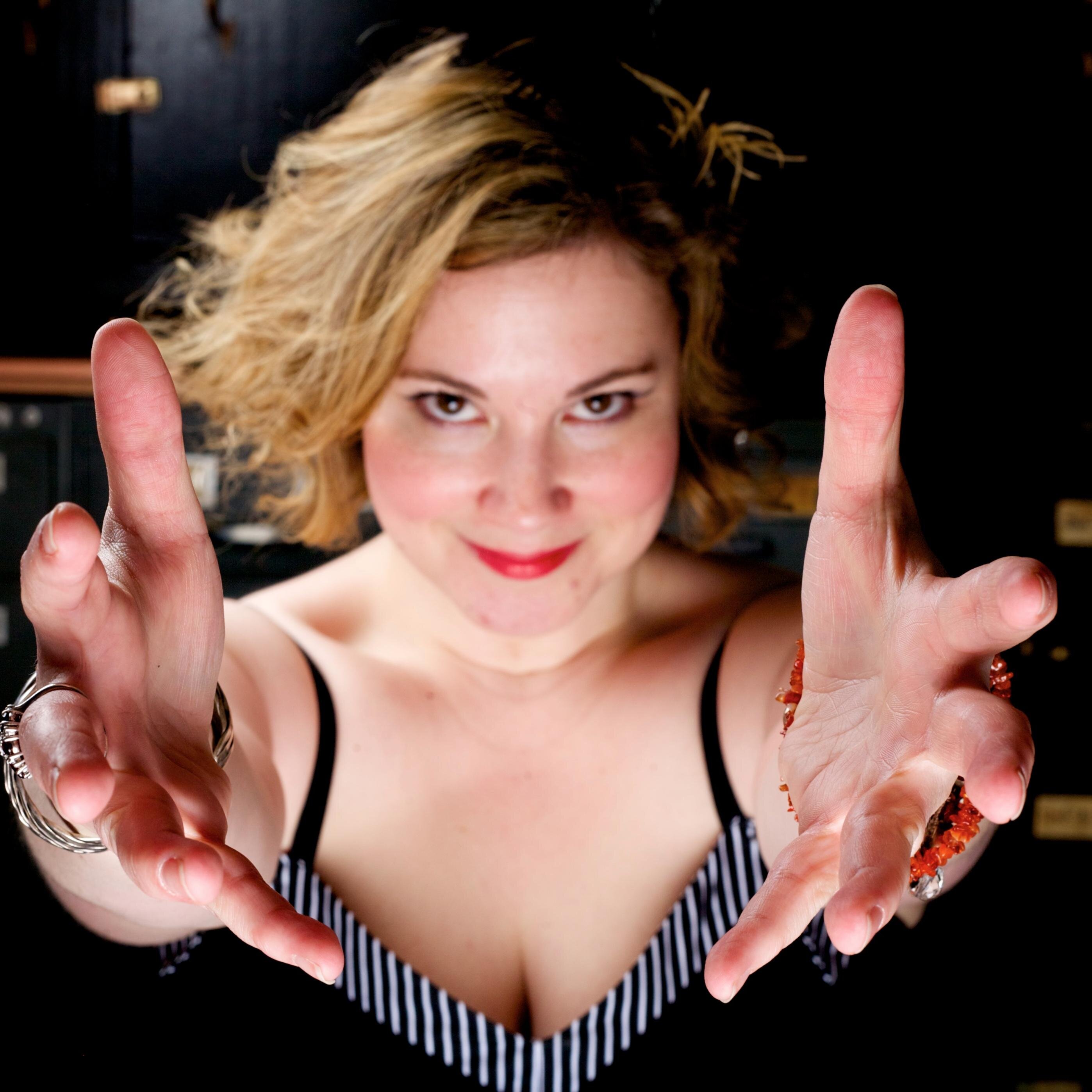 Actor, singer, producer with my own theatre co, improviser, funny girl. http://t.co/SUQLAVJsfC & http://t.co/Sszgru0oYa