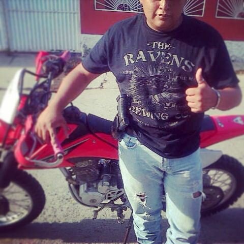 Amante de los corridos, experto en el desmadre....