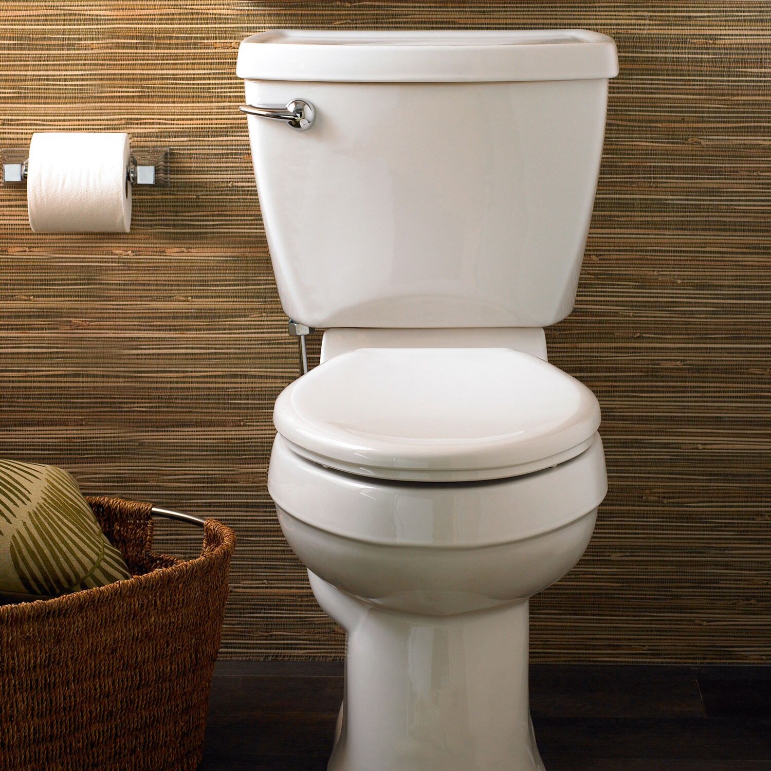 Just a guy taking a dump.  I tweet about the dumps and the thoughts I have while taking dumps.