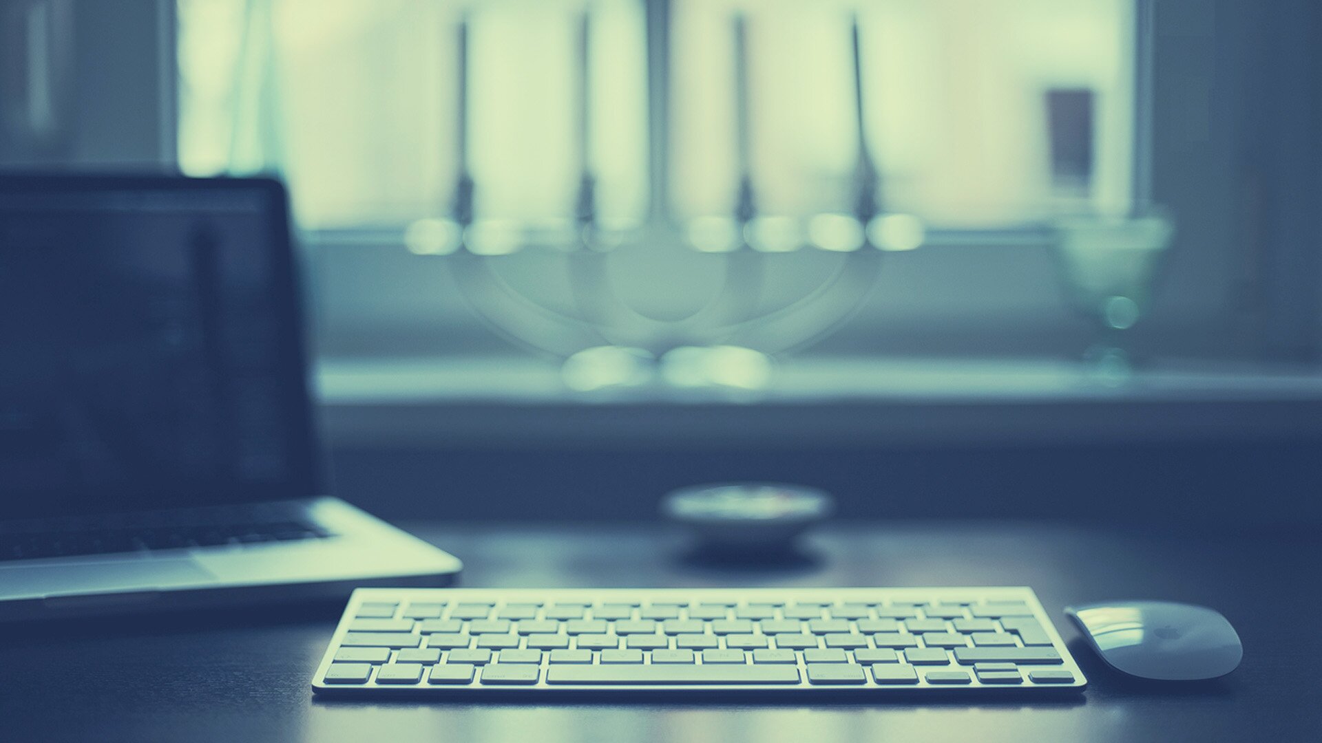 Digitalavdelingen hjelper deg med å oppdatere websider, skape liv og røre på sosiale medier, produsere nyhetsbrev, utforme annonser samt utvikle nye websider.